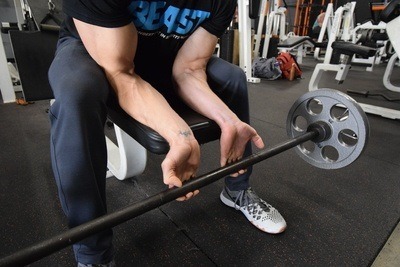 rob riches Seated Barbell Wrist Curl Close Up